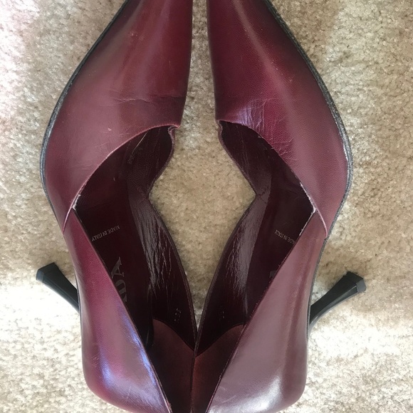 Prada pointed toe maroon heels - Picture 2 of 5